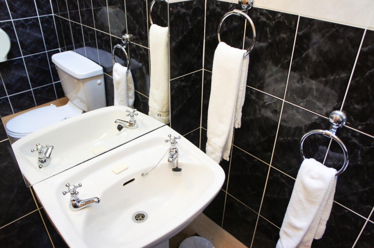 The Coach House Bed & Breakfast Roundwood Bagian luar foto